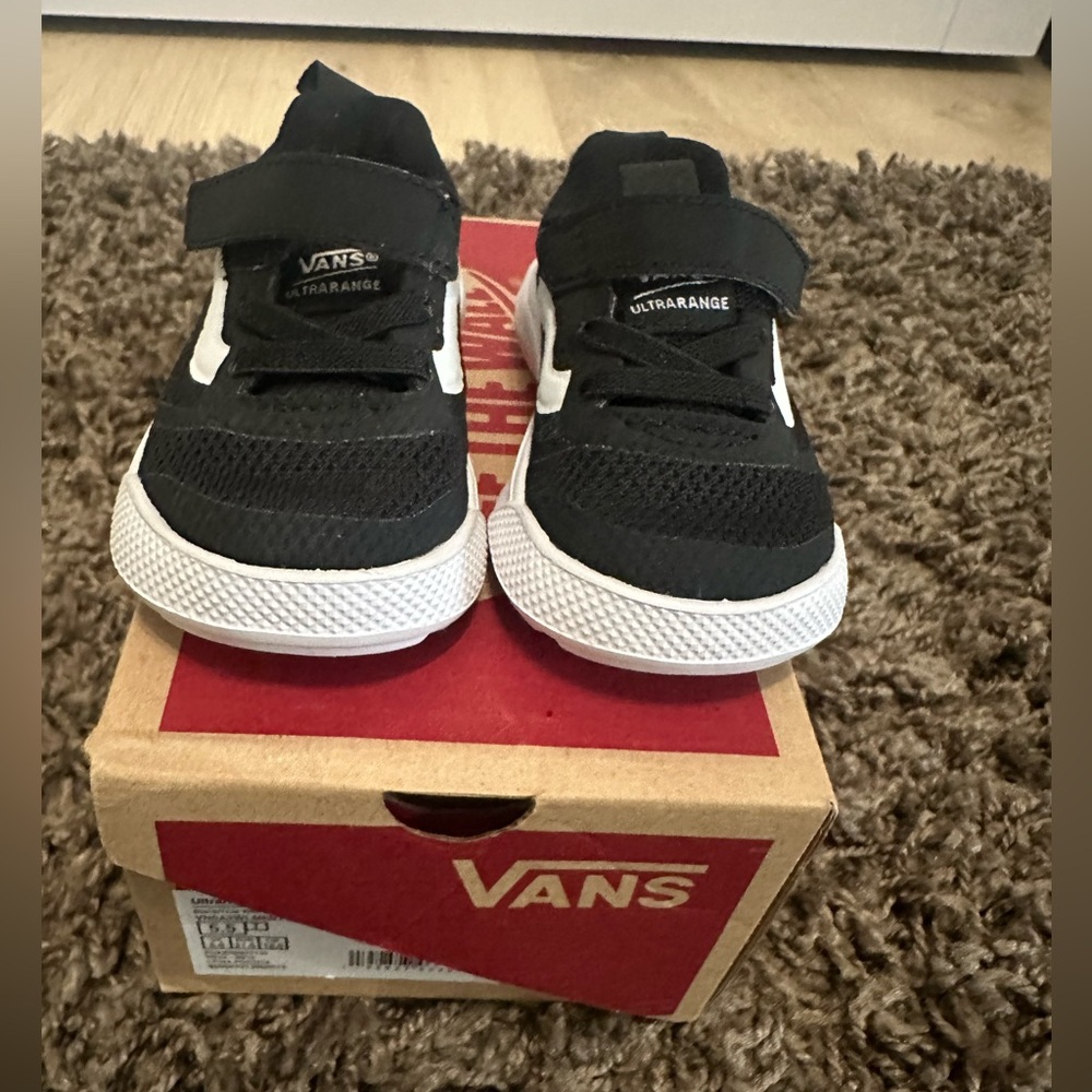 Never worn Vans ultra range rapid